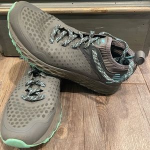 New Balance Women's Fresh Foam Hierro V4 Trail Running Shoe size 10